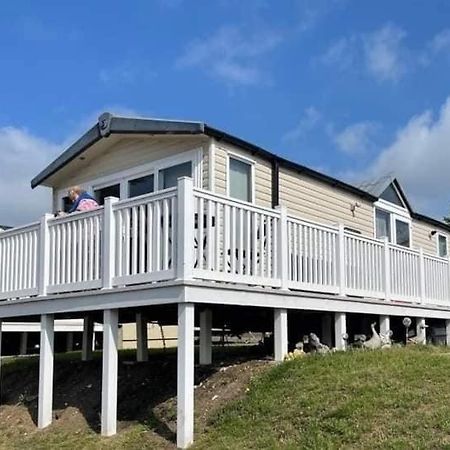 Sea Breeze Cabin Poole Bagian luar foto
