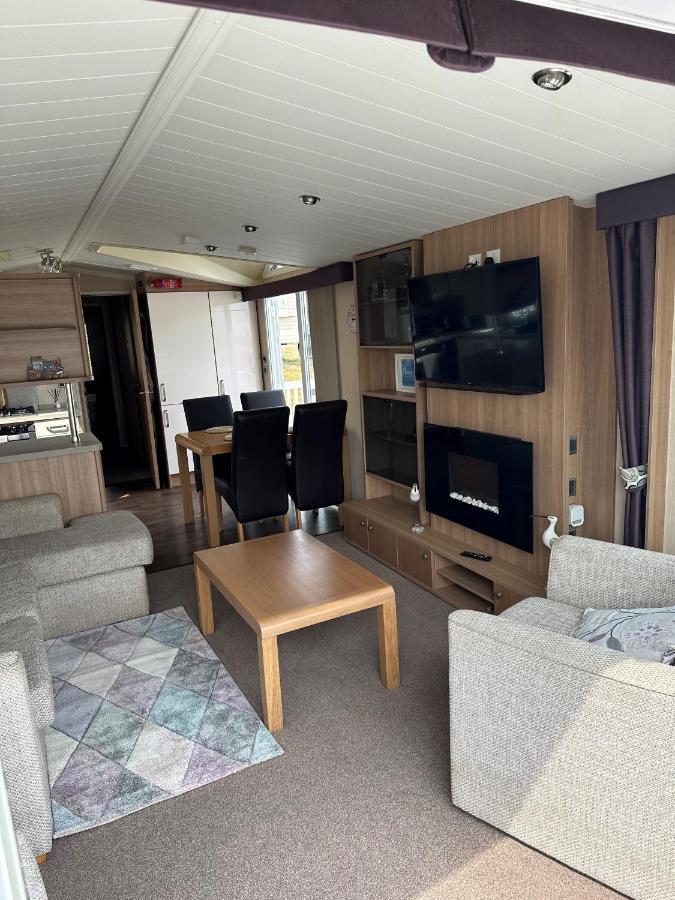 Sea Breeze Cabin Poole Bagian luar foto