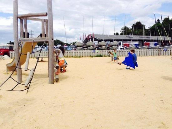 Sea Breeze Cabin Poole Bagian luar foto